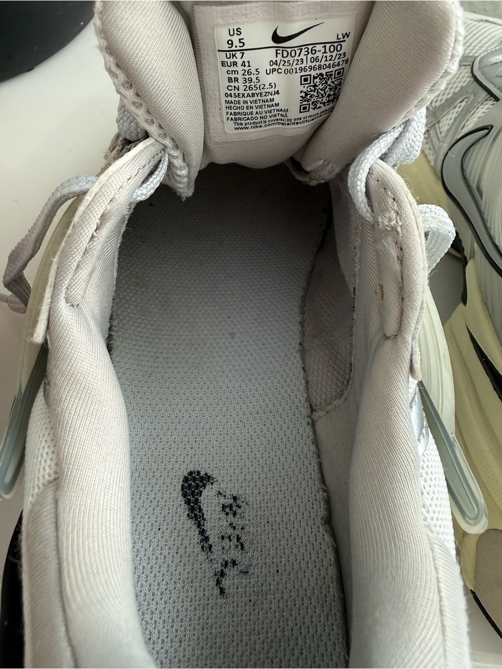 Nike V2k women size 9.5 Silver, White & Black Women's Chunky Lace-Up Sneakers - Picture 10 of 10